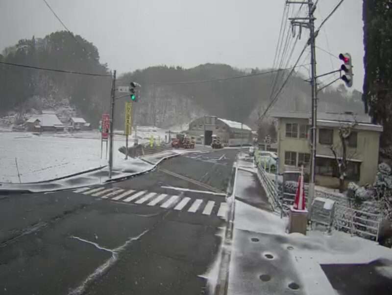 国道186号細見ライブカメラ(広島県北広島町細見) 2025年12月3日 降雪