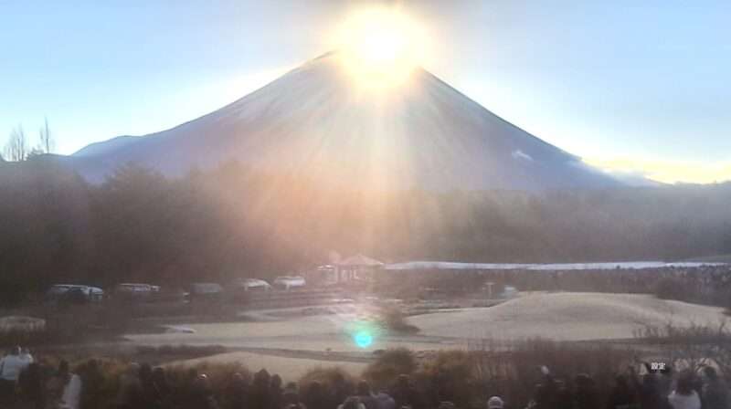 富士本栖湖リゾートイングリッシュガーデンライブカメラ(山梨県富士河口湖町富士ヶ嶺) 2026年1月1日 ダイヤモンド富士