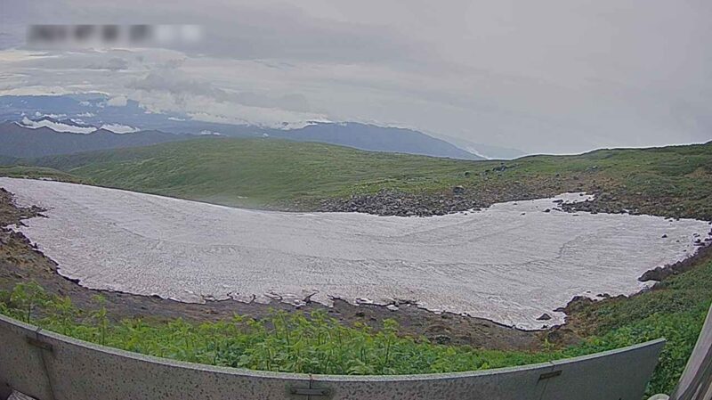 月山佛生池小屋雪渓ライブカメラ(山形県庄内町)