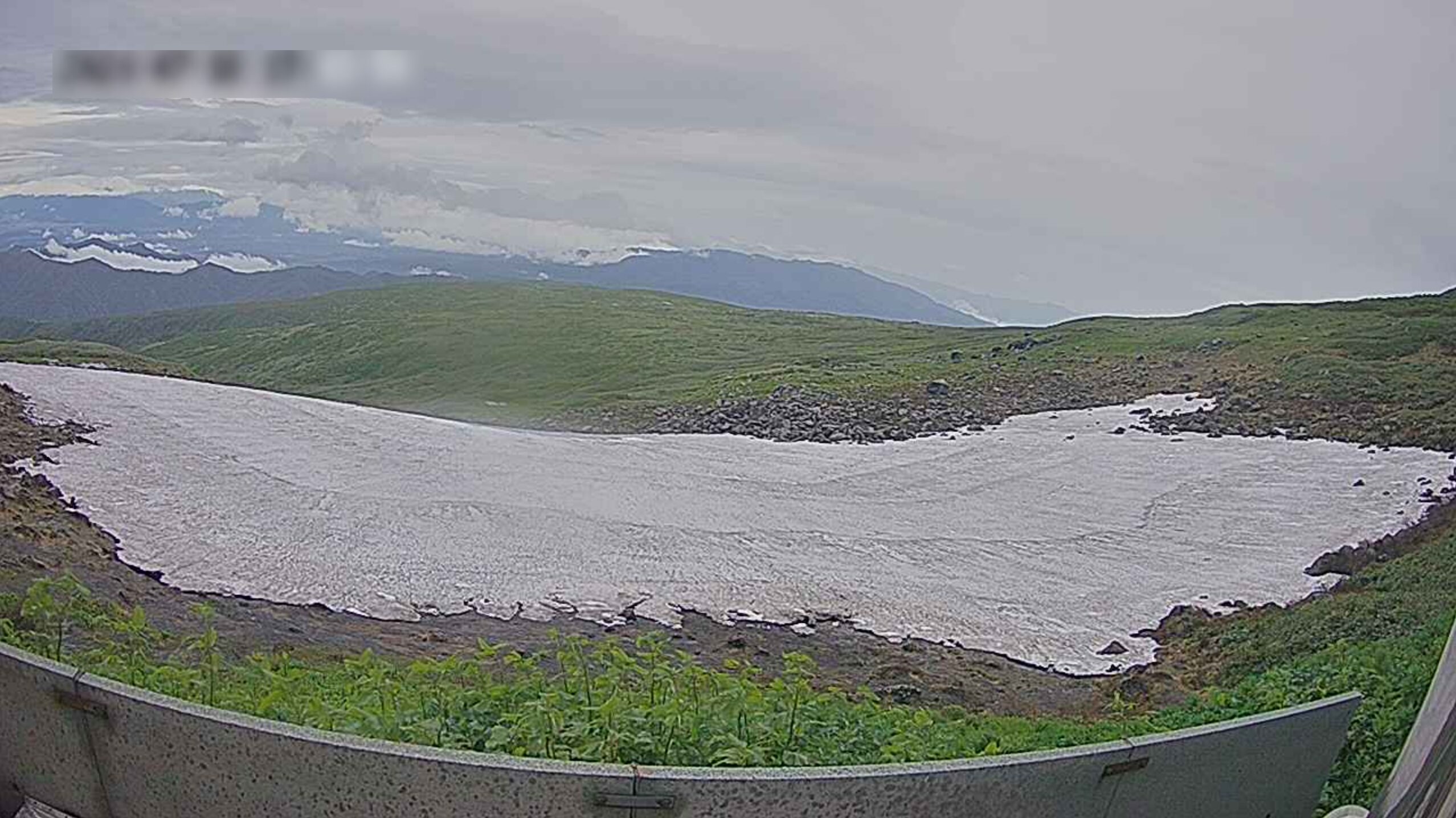 月山佛生池小屋雪渓ライブカメラ(山形県庄内町)