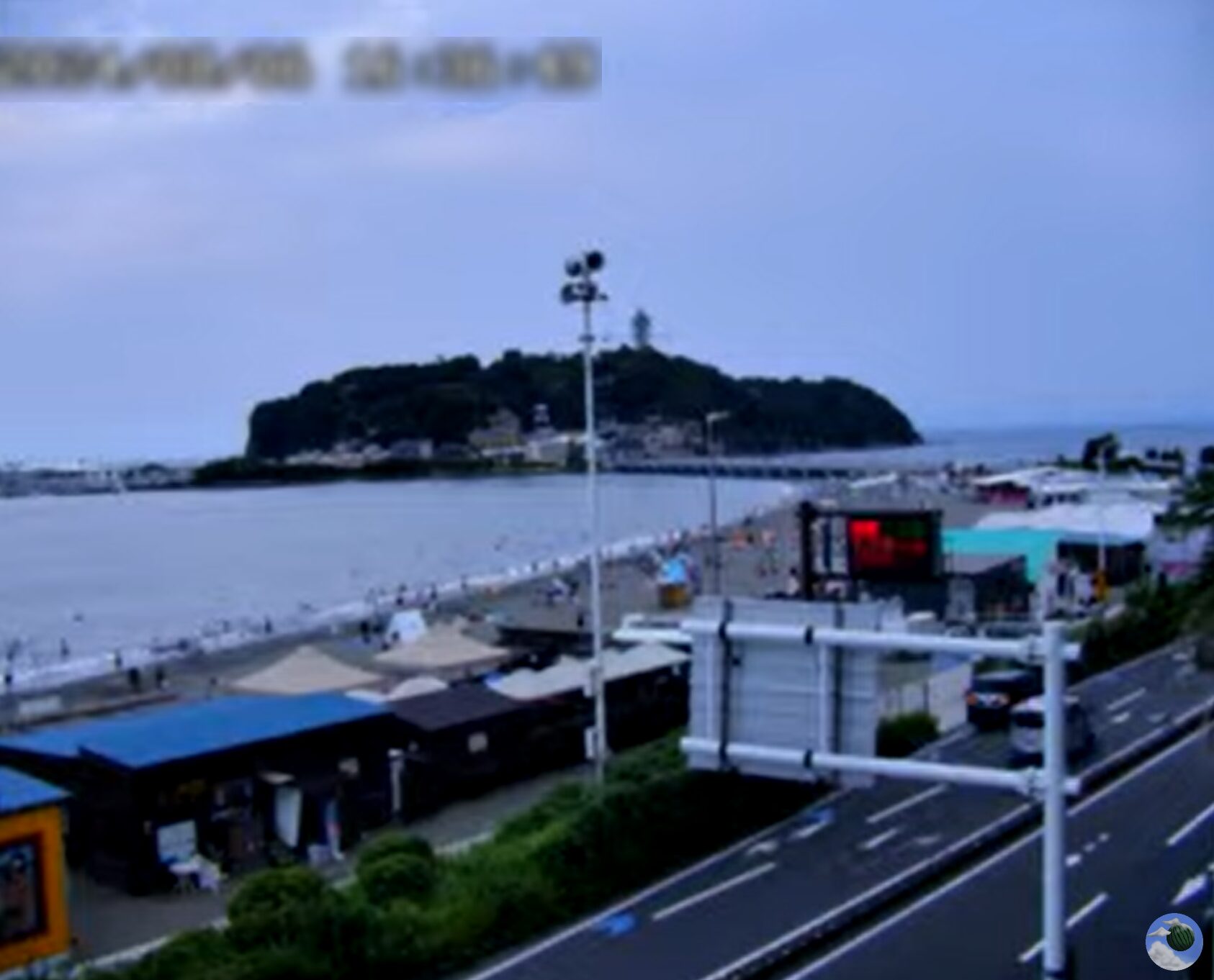 FlyingSuika江の島片瀬海岸東浜PTZライブカメラ(神奈川県藤沢市片瀬海岸)