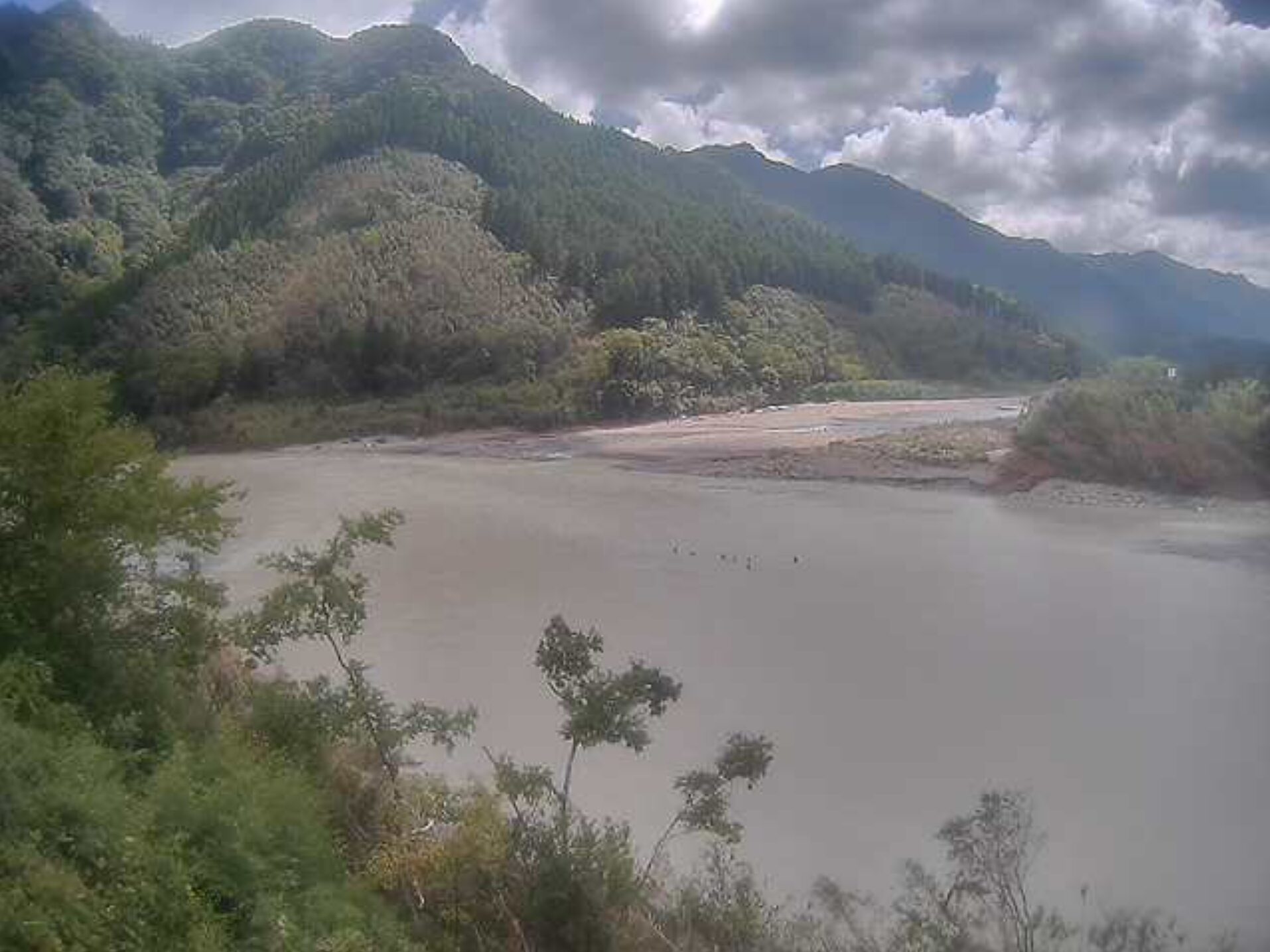 耳川坪谷川合流地点ライブカメラ(宮崎県日向市東郷町山陰丁)