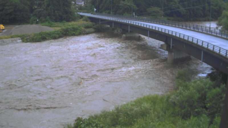 荒川沖庭橋ライブカメラ(山形県小国町若山)　2025年9月18日時分 大雨河川増水時
