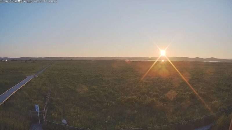 霧多布湿原ライブカメラ(北海道浜中町琵琶瀬) 2025年7月11日 霧多布湿原と夕日