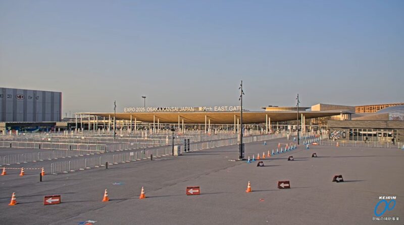 大阪関西万博会場東エントランス広場ライブカメラ(大阪府大阪市此花区夢洲中)