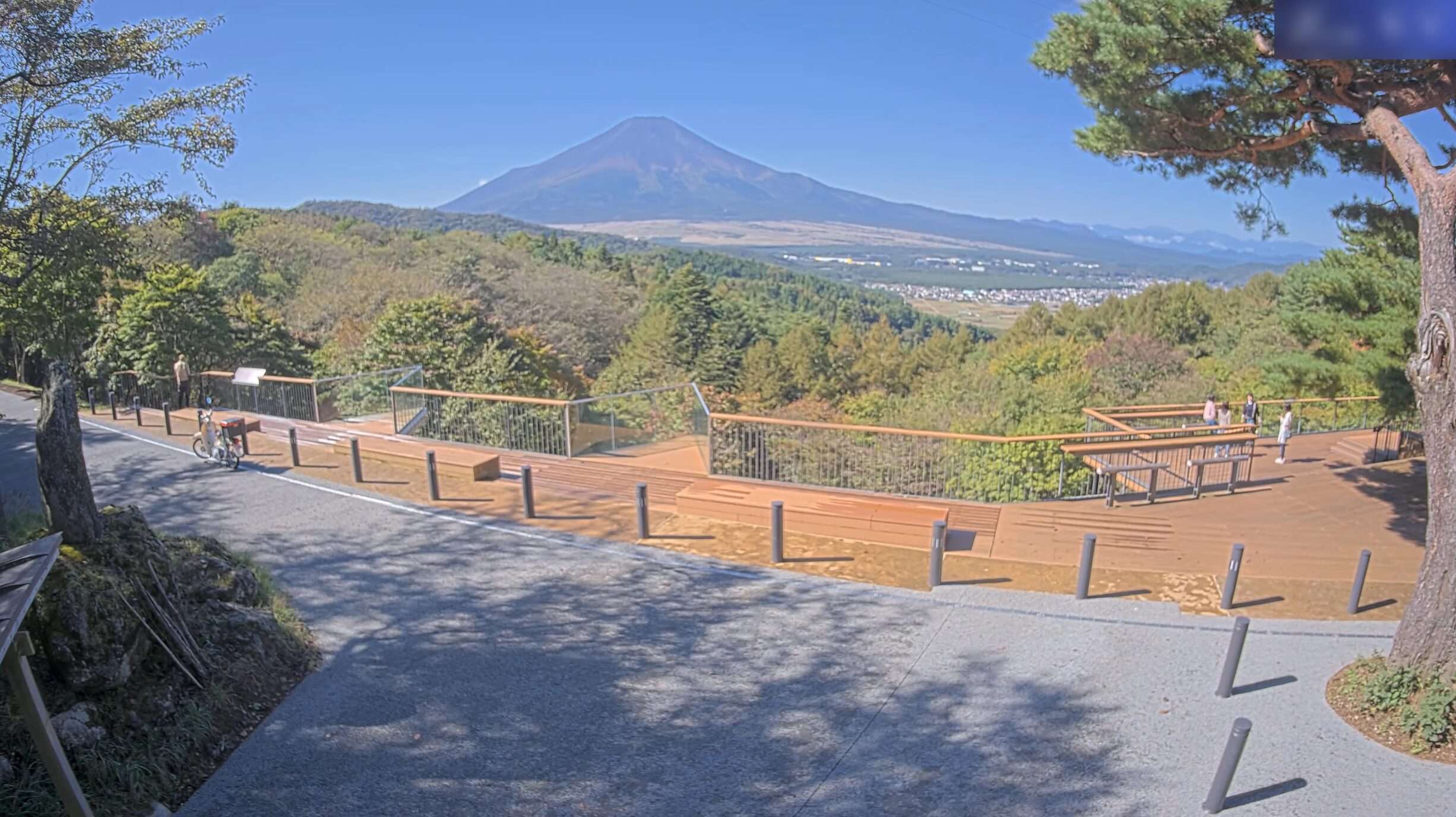 二十曲峠展望テラスSORAnoIROライブカメラ(山梨県忍野村内野)