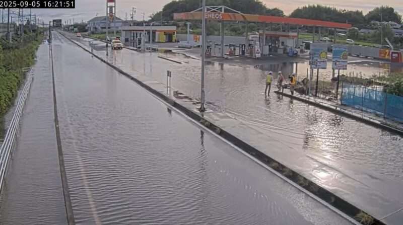 国道150号石脇下ライブカメラ(静岡県焼津市石脇下) 2025年9月5日時分 台風15号大雨増水時 冠水