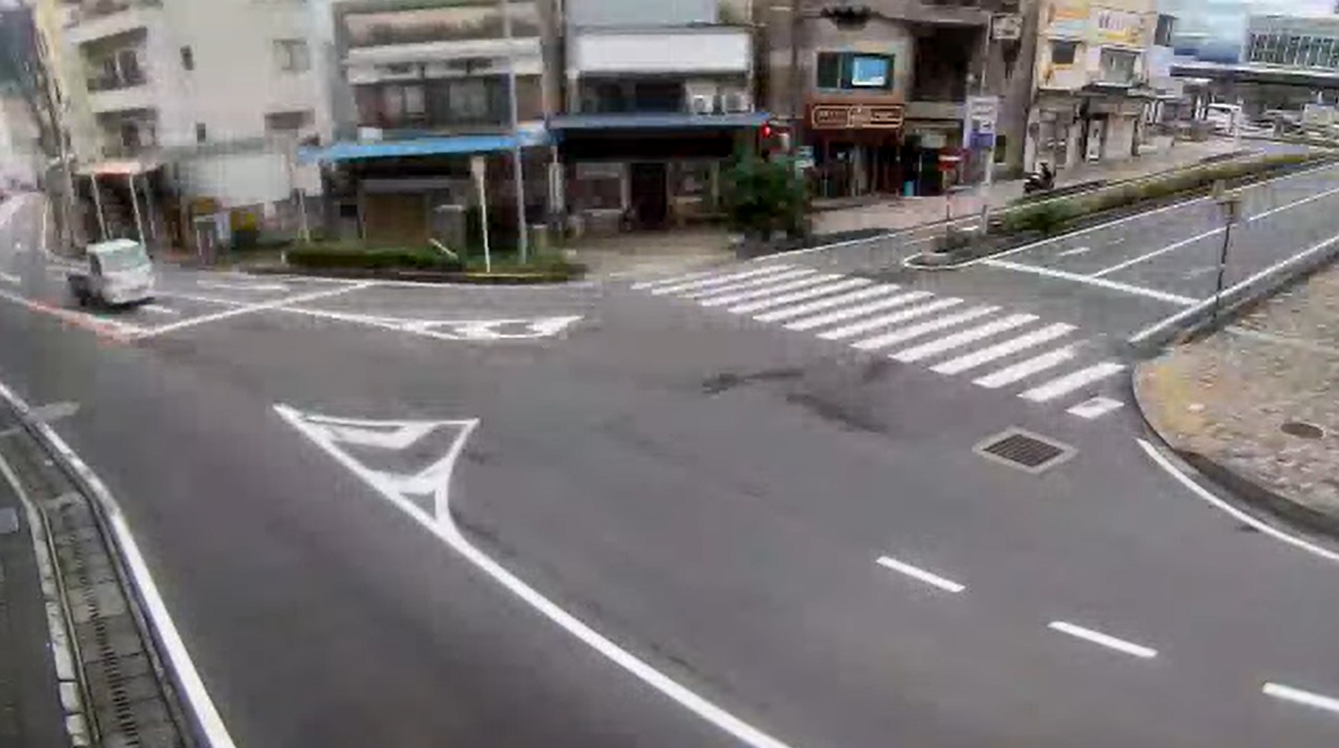 熱海駅前交差点ライブカメラ(静岡県熱海市春日町)