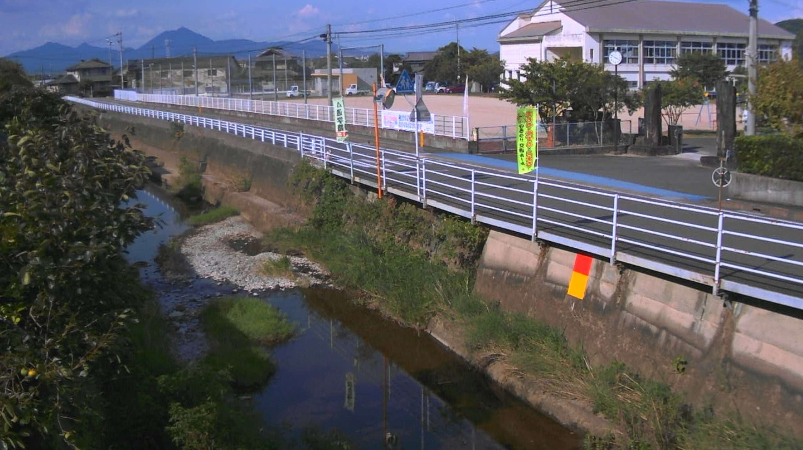 網津川宇土市立網津小学校前ライブカメラ(熊本県宇土市網津町)
