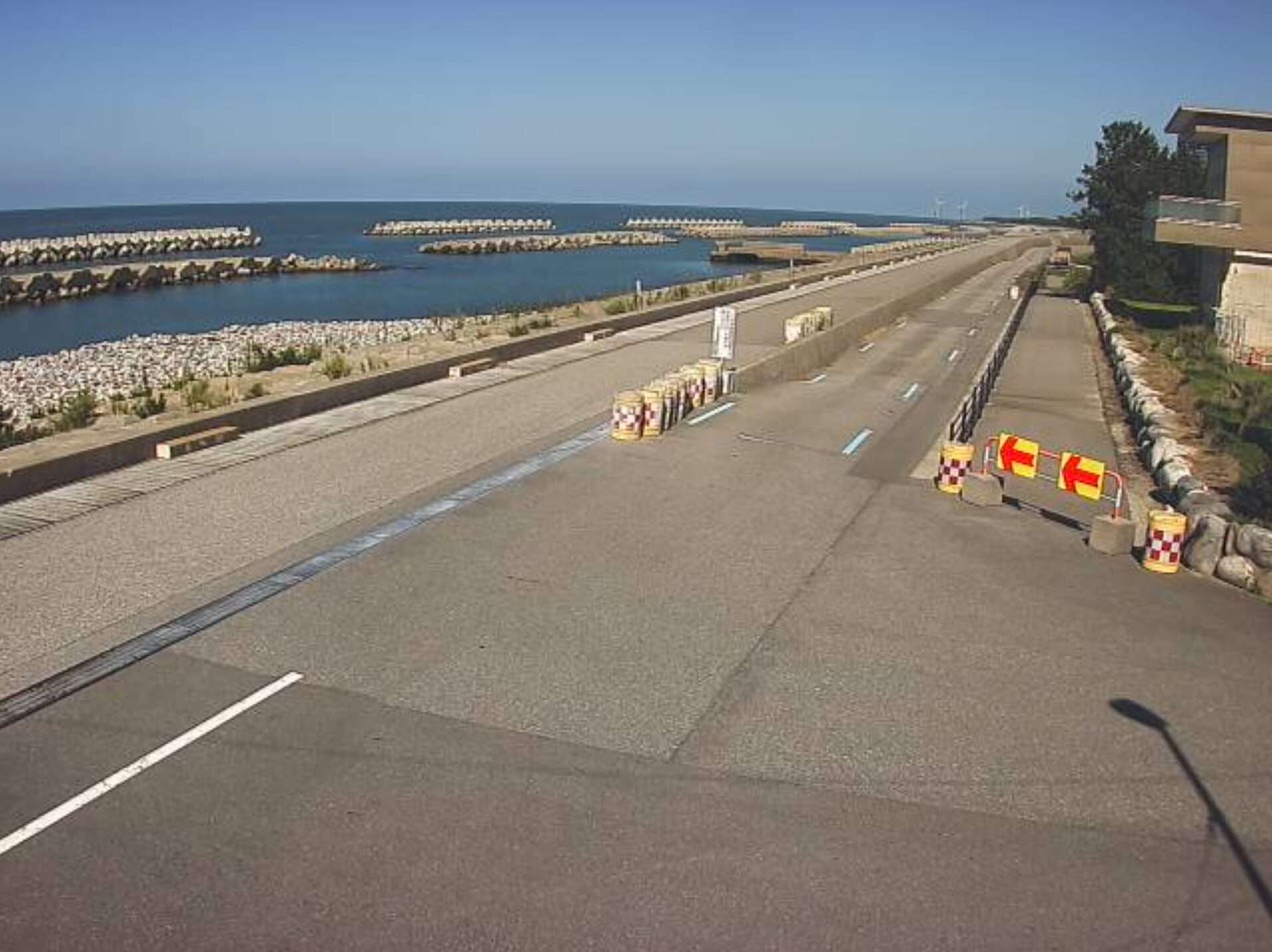 富山湾岸サイクリングコース入善町下飯野ライブカメラ(富山県入善町下飯野)