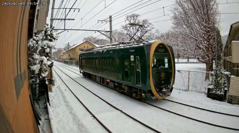 叡山電車ライブカメラ(京都府京都市左京区) 2026年2月9日 雪の叡山電鉄観光列車「ひえい」