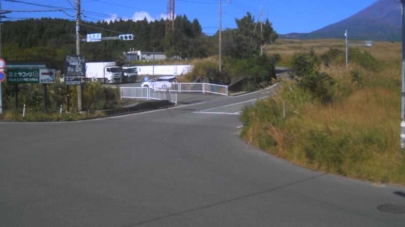 国道469号大野路交差点ライブカメラ(静岡県裾野市須山)