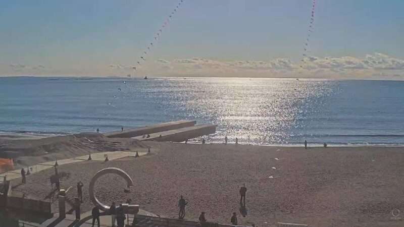 WITH SEA茅ヶ崎ライブカメラ(神奈川県茅ヶ崎市中海岸) 2026年1月2日 新春こども凧揚げ大会