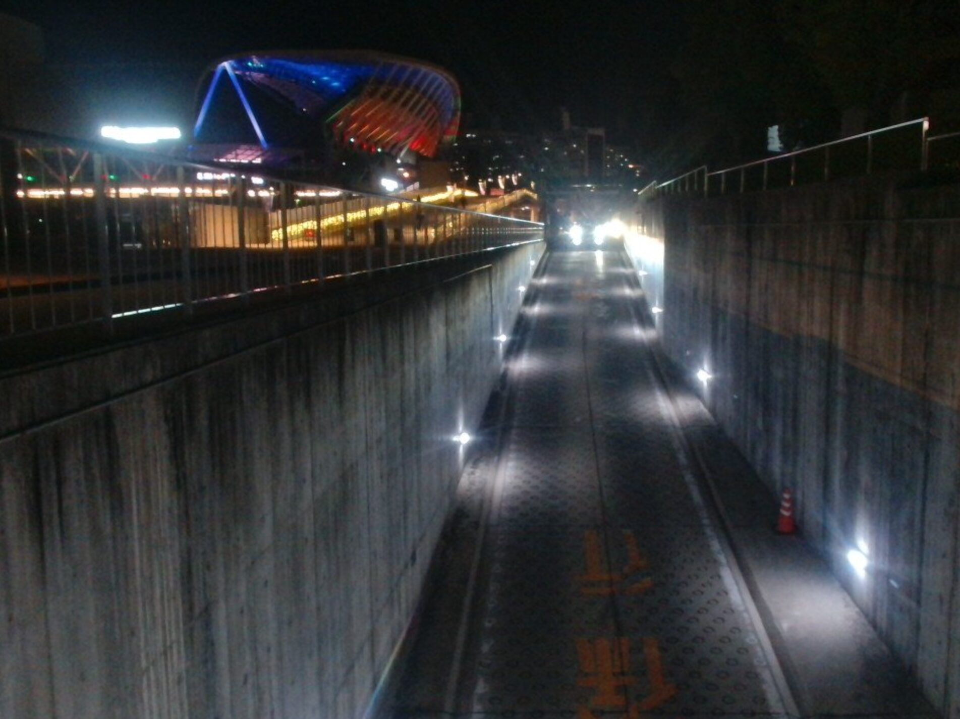 もとまちパーキングアクセス城南通り入口ライブカメラ(広島県広島市中区基町)
