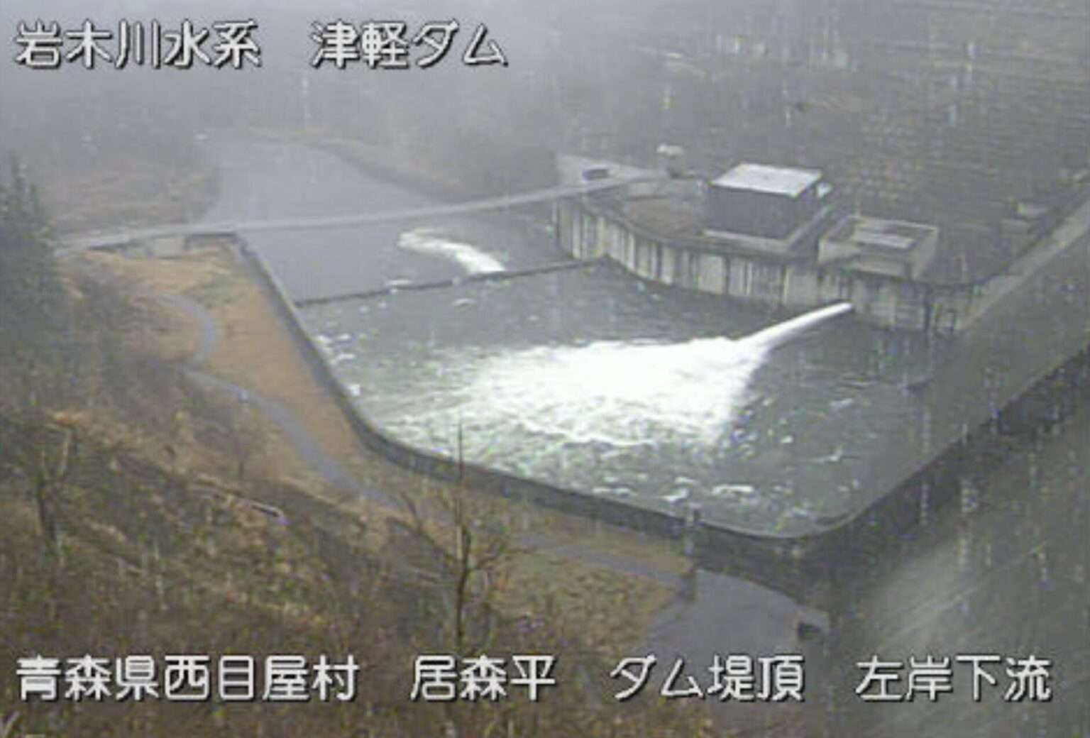 津軽ダム天端左岸下流ライブカメラ(青森県西目屋村藤川) | ライブカメラDB