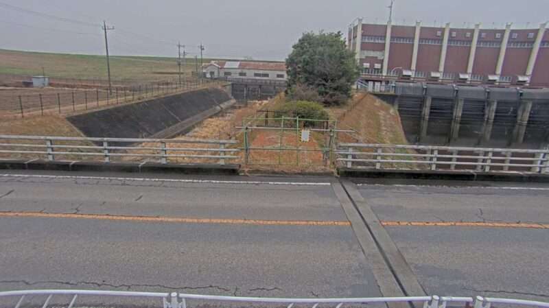 鶴生田川導水路第二機場ライブカメラ(群馬県板倉町飯野)