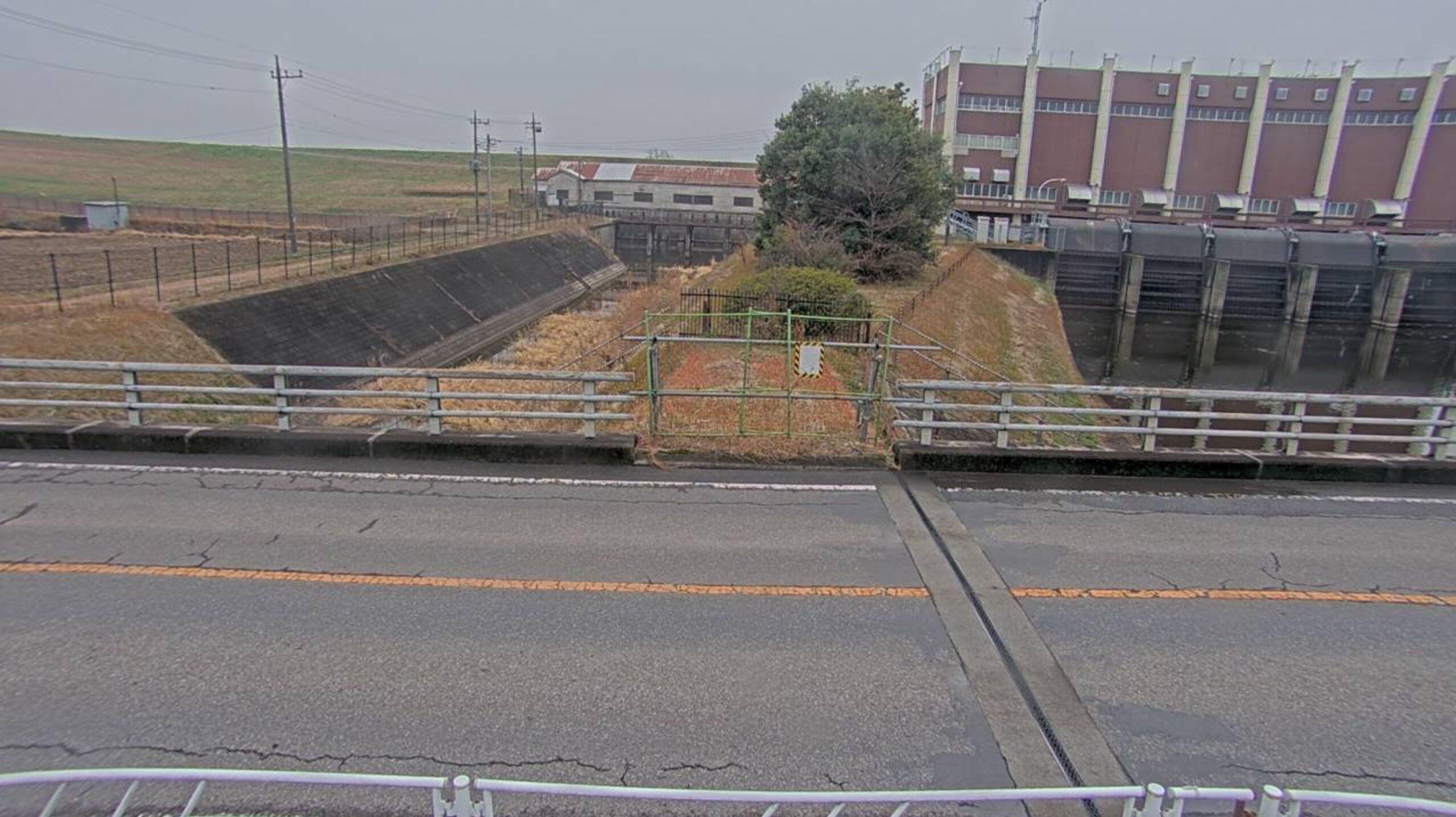鶴生田川導水路第二機場ライブカメラ(群馬県板倉町飯野)