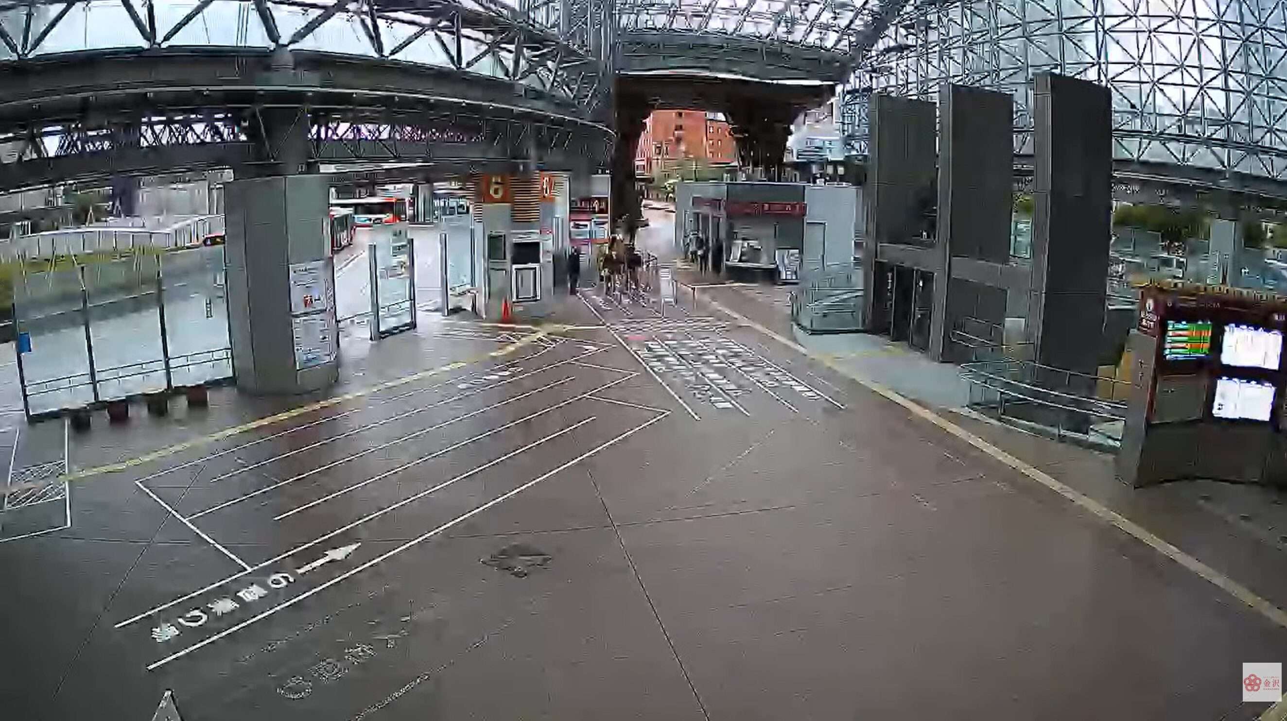 金沢駅東口バスターミナルライブカメラ(石川県金沢市堀川新町)