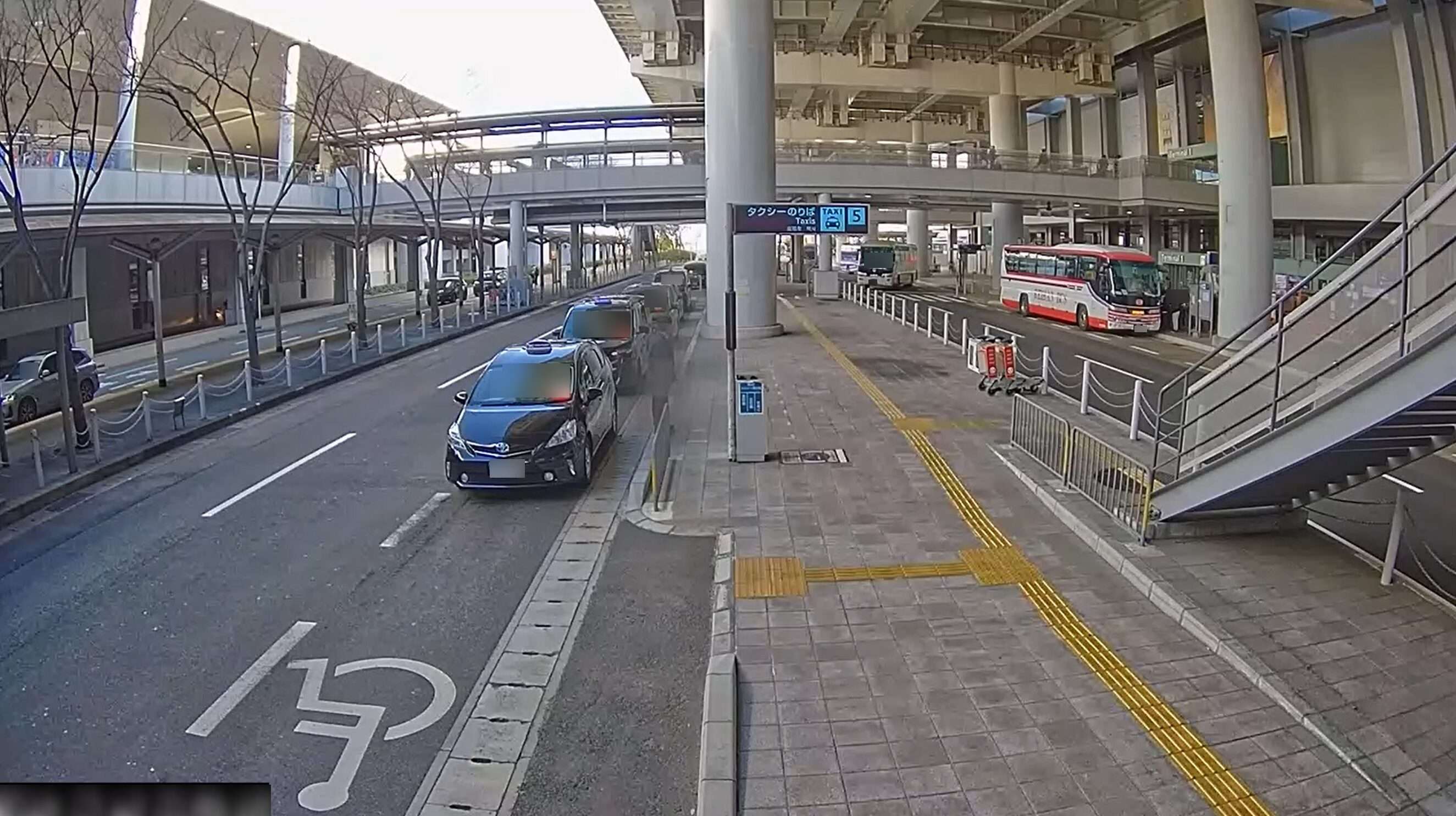 関西国際空港第1ターミナルタクシー乗り場ライブカメラ(大阪府田尻町泉州空港北)