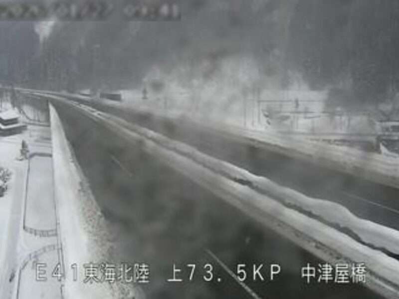 東海北陸自動車道中津屋橋ライブカメラ(岐阜県郡上市白鳥町中津屋)