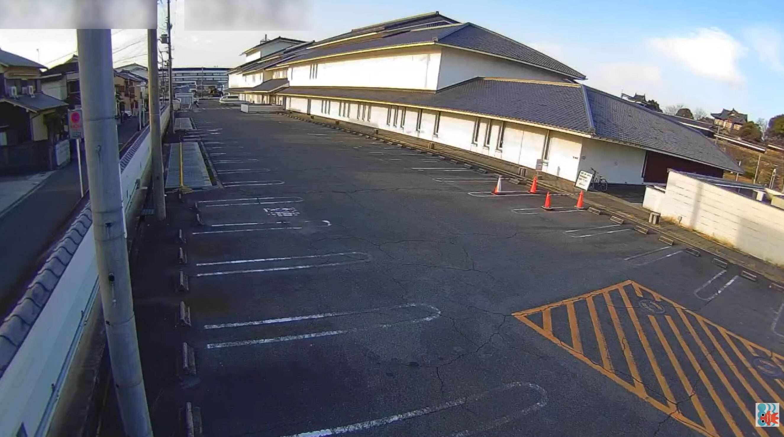 やまと郡山城ホール駐車場ライブカメラ(奈良県大和郡山市北郡山町)