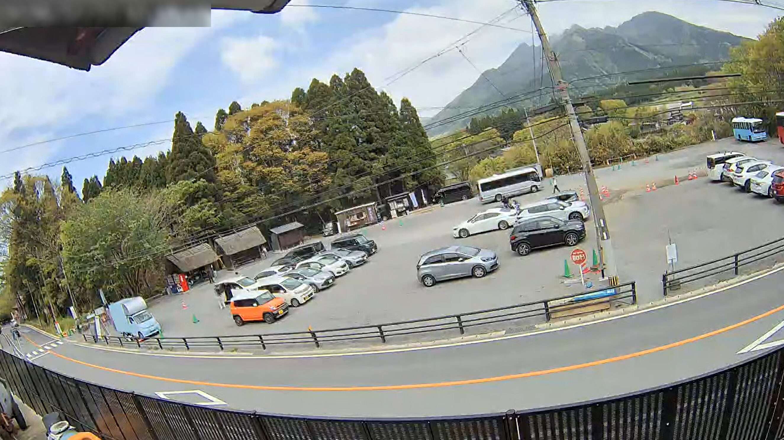 上色見熊野座神社参拝者駐車場ライブカメラ(熊本県高森町上色見)